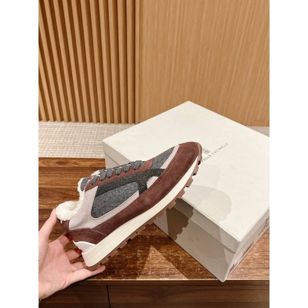 Sports shoes Sports shoes
