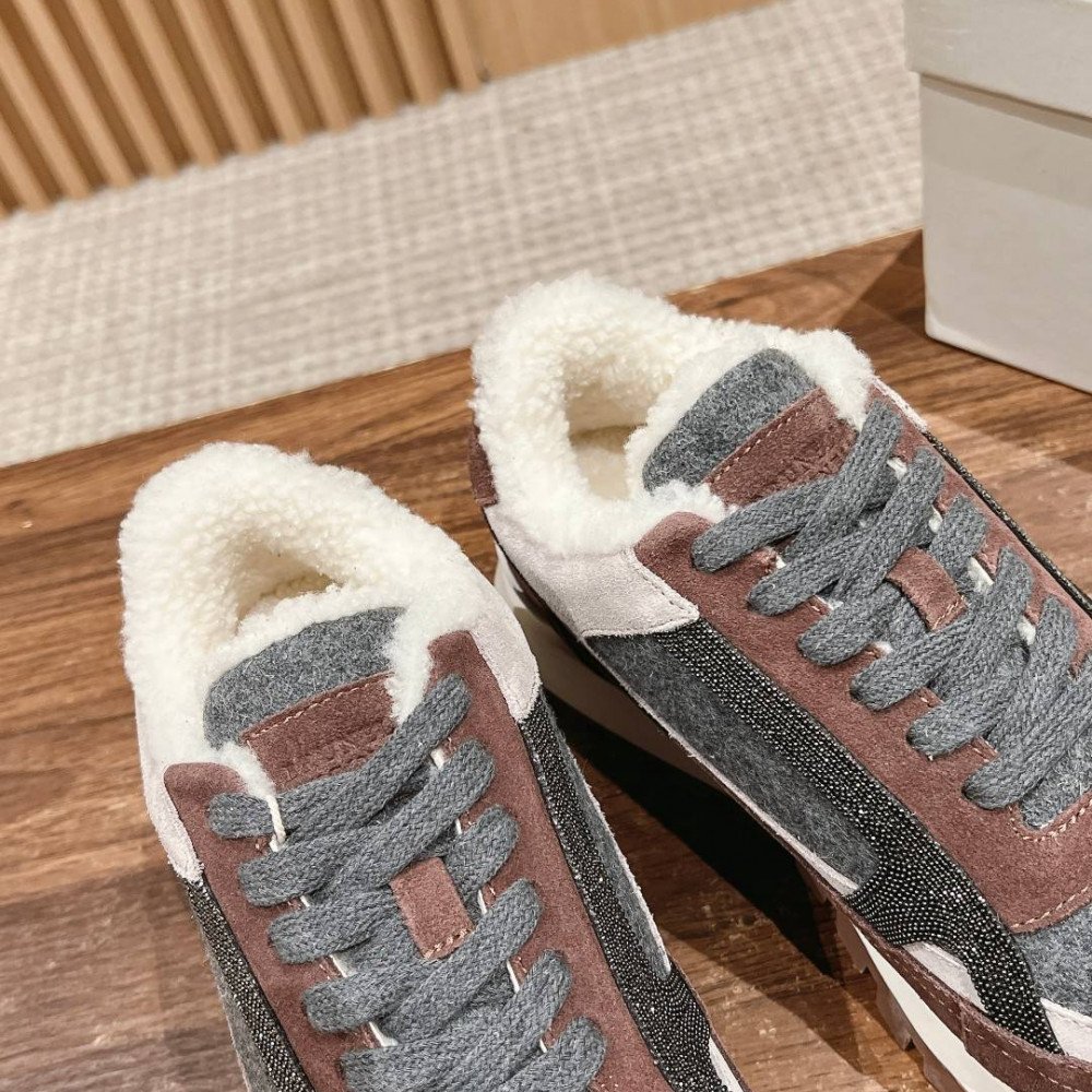 Sports shoes Sports shoes