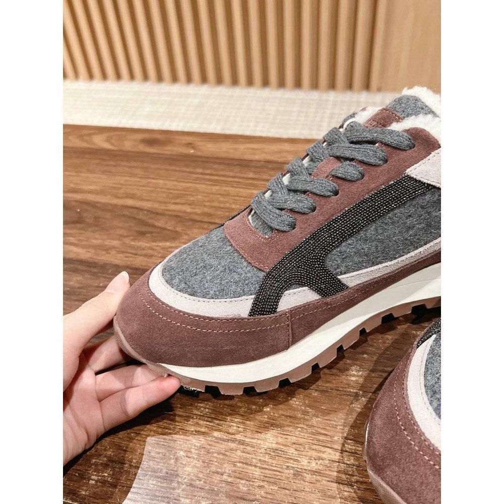 Sports shoes Sports shoes
