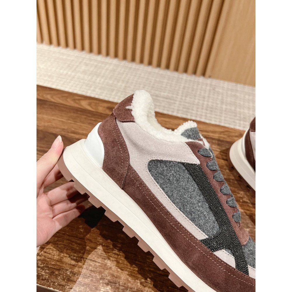 Sports shoes Sports shoes