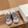 Sports shoes
