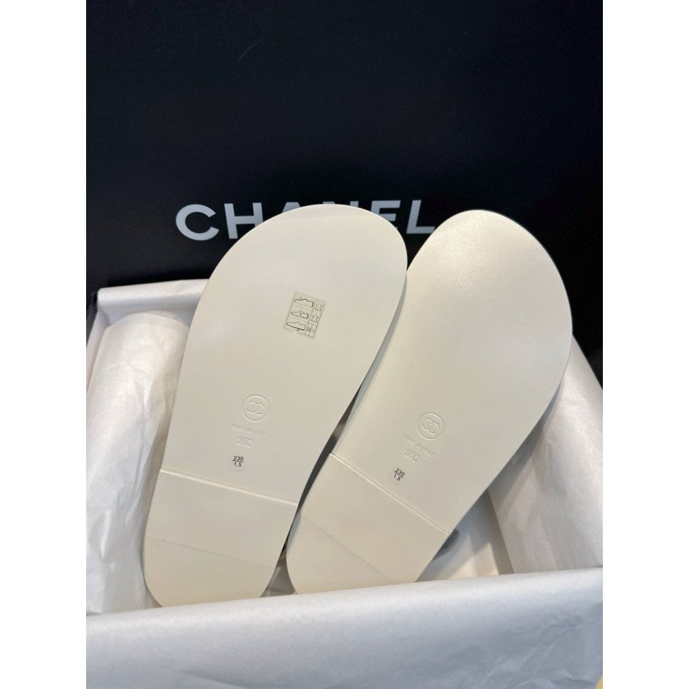 Beach shoes