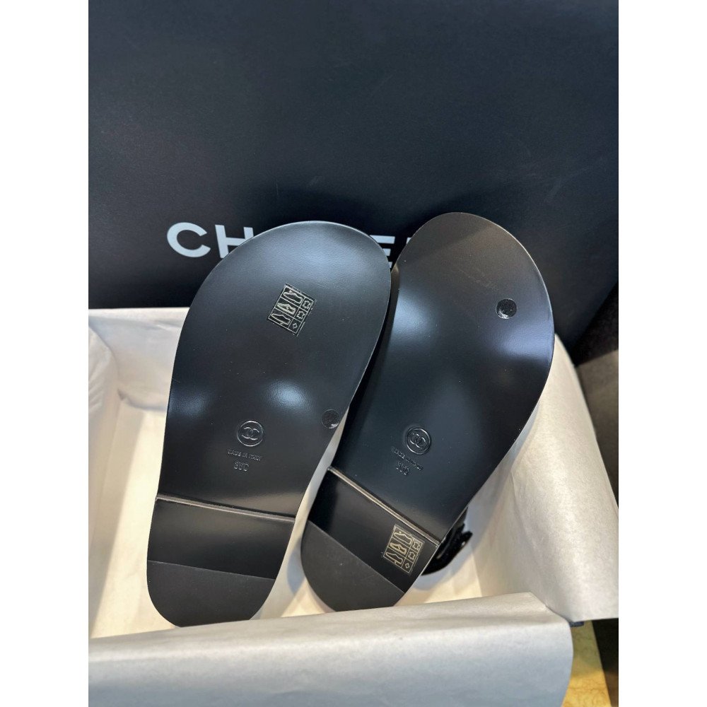 Beach shoes