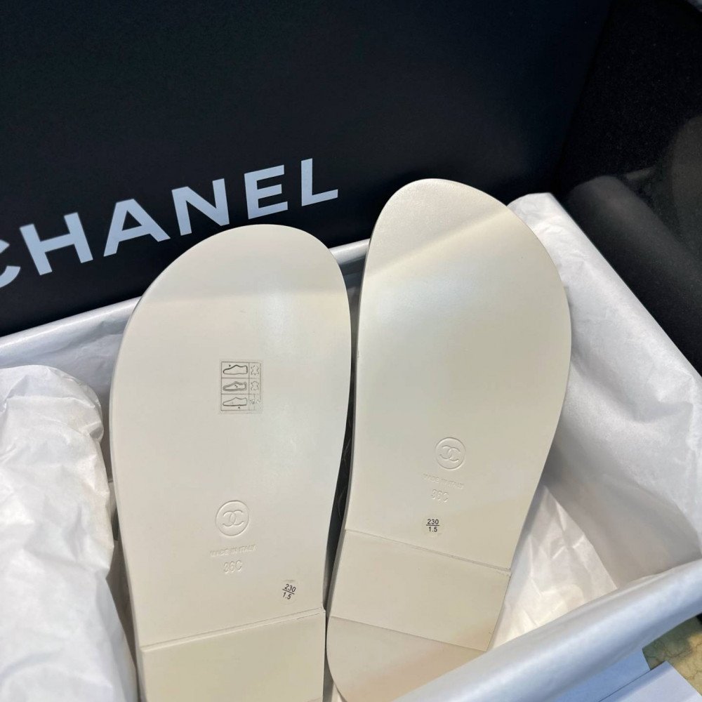Beach shoes