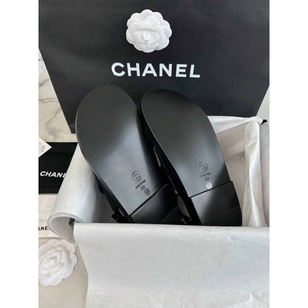 Beach shoes