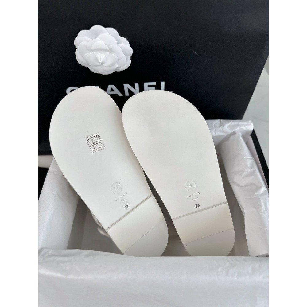 Beach shoes
