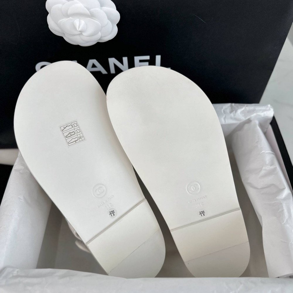 Beach shoes