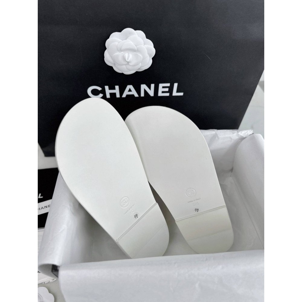 Beach shoes