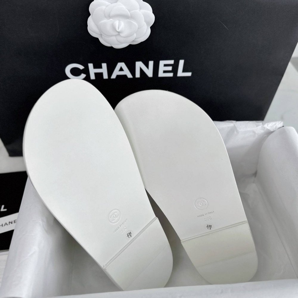 Beach shoes