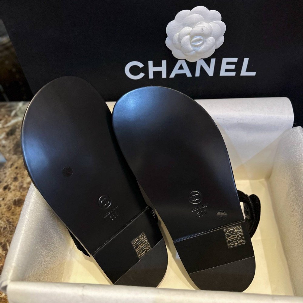 Beach shoes
