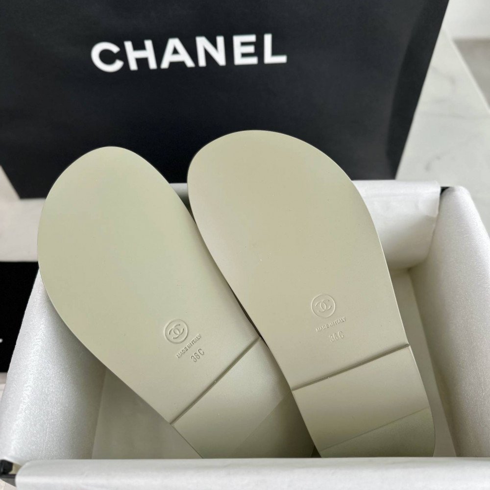 Beach shoes