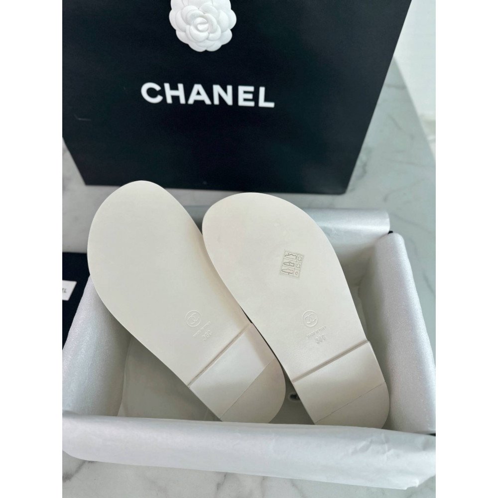 Beach shoes