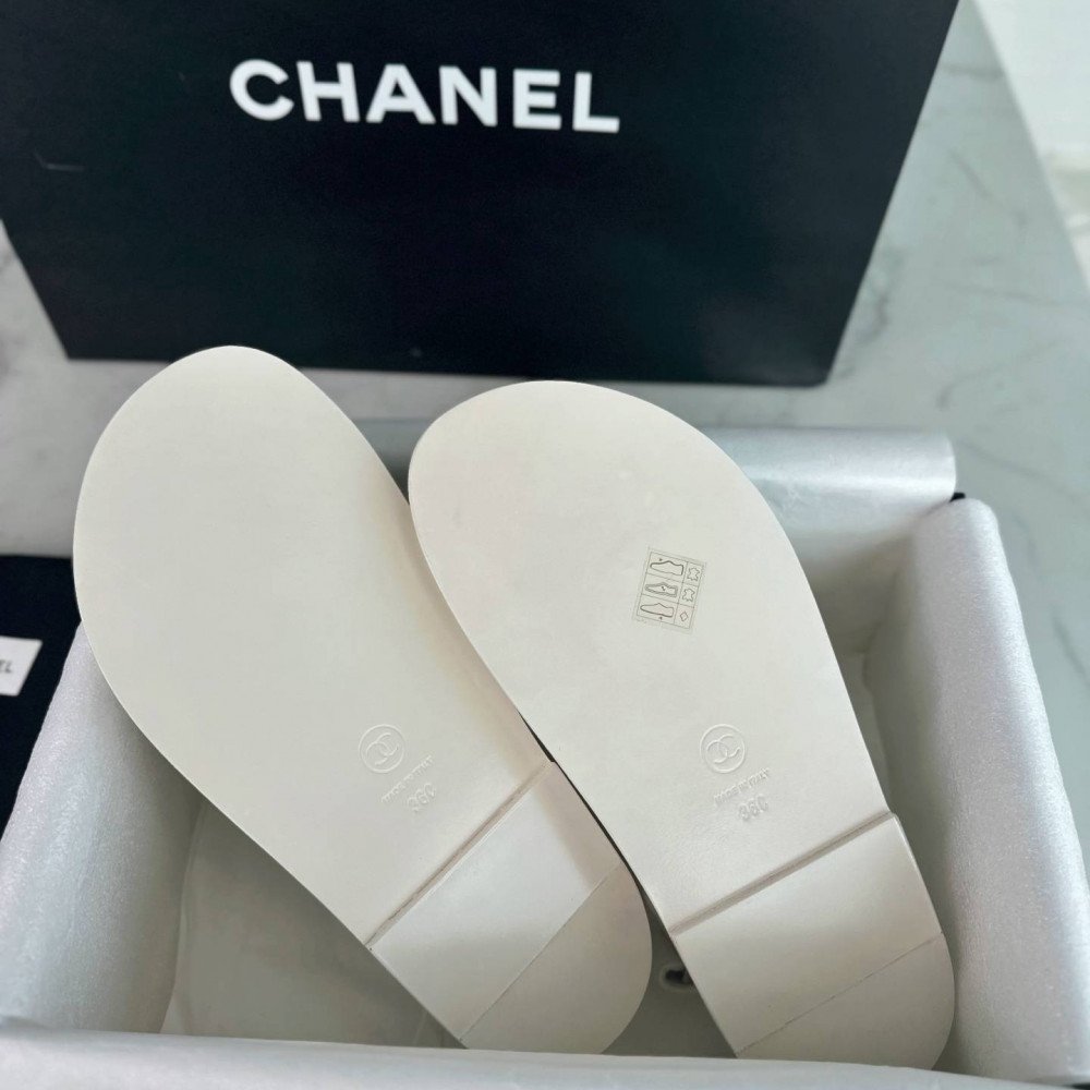 Beach shoes