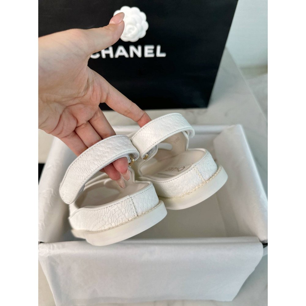 Beach shoes