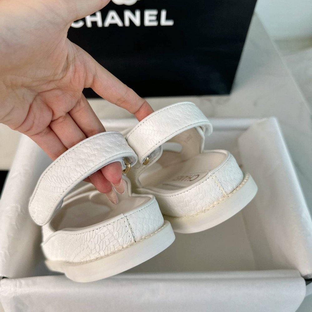 Beach shoes