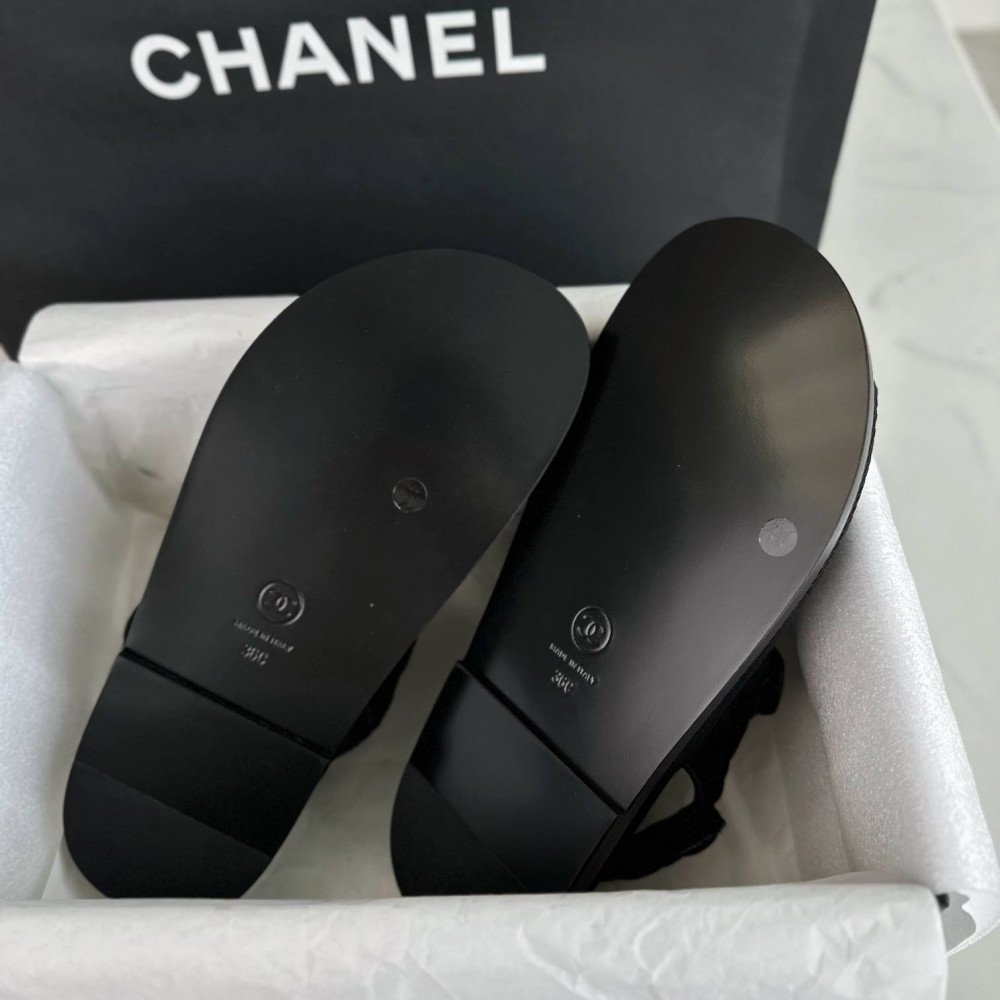 Beach shoes