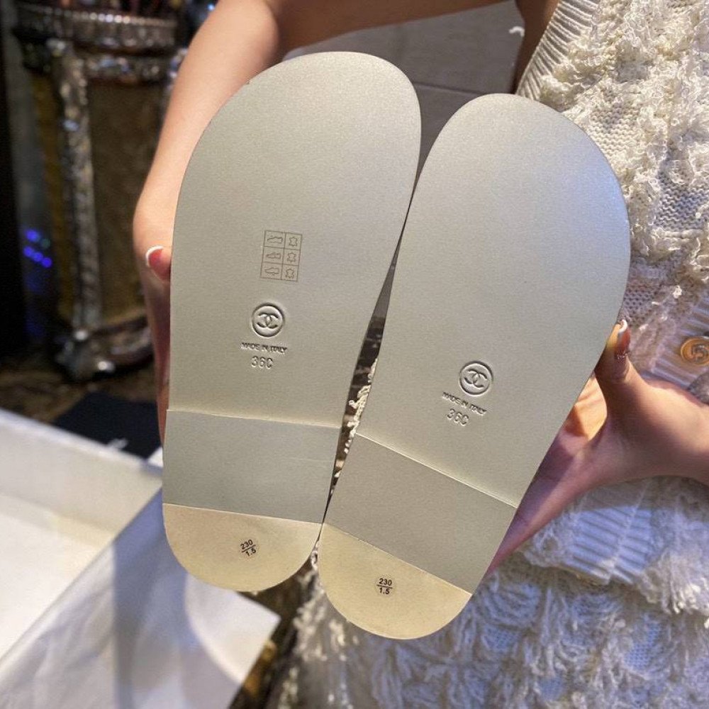 Beach shoes
