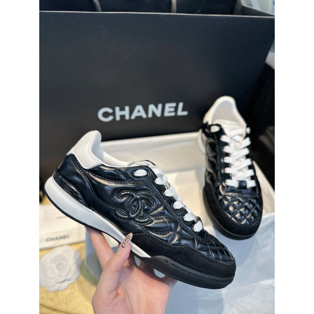 Sports shoes