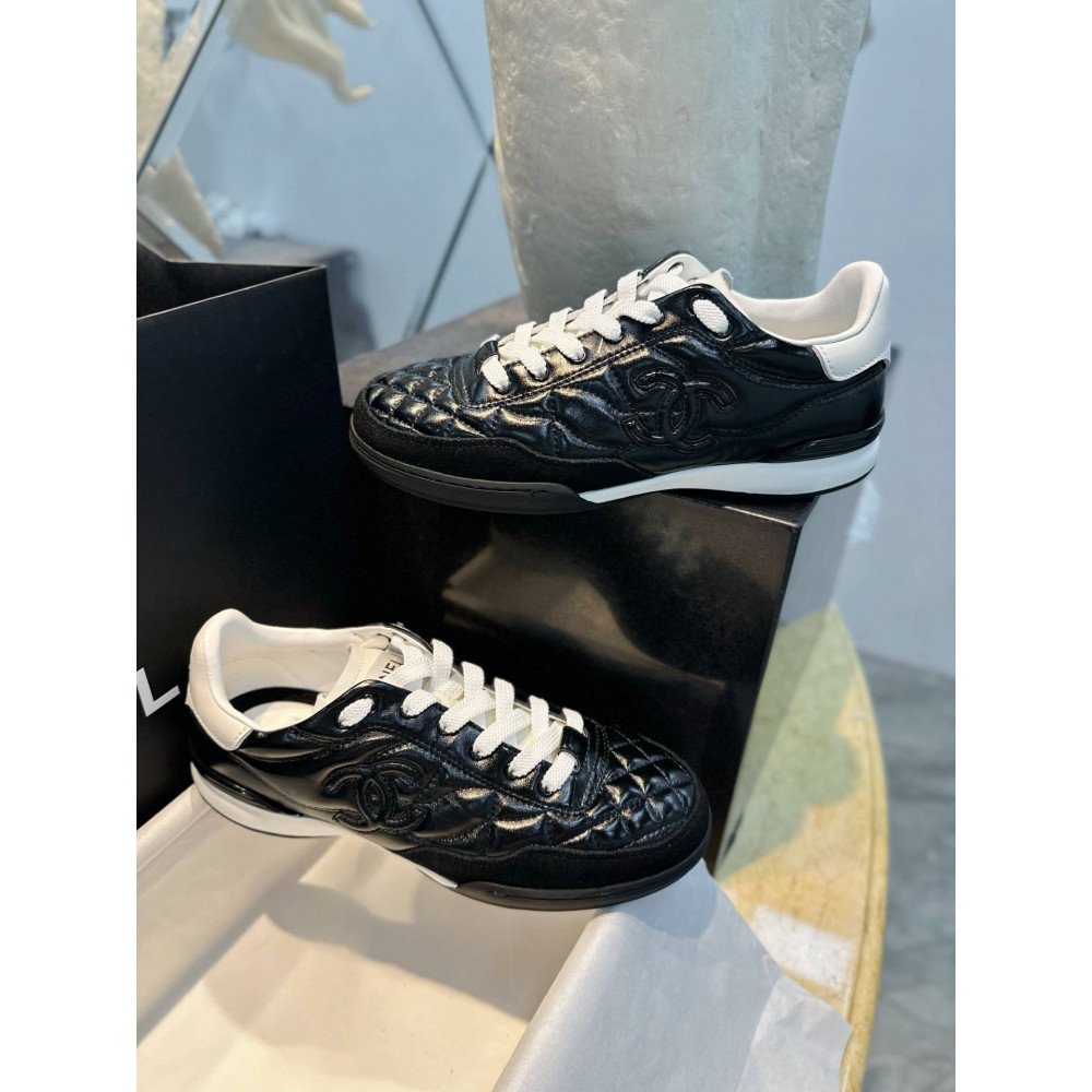 Sports shoes