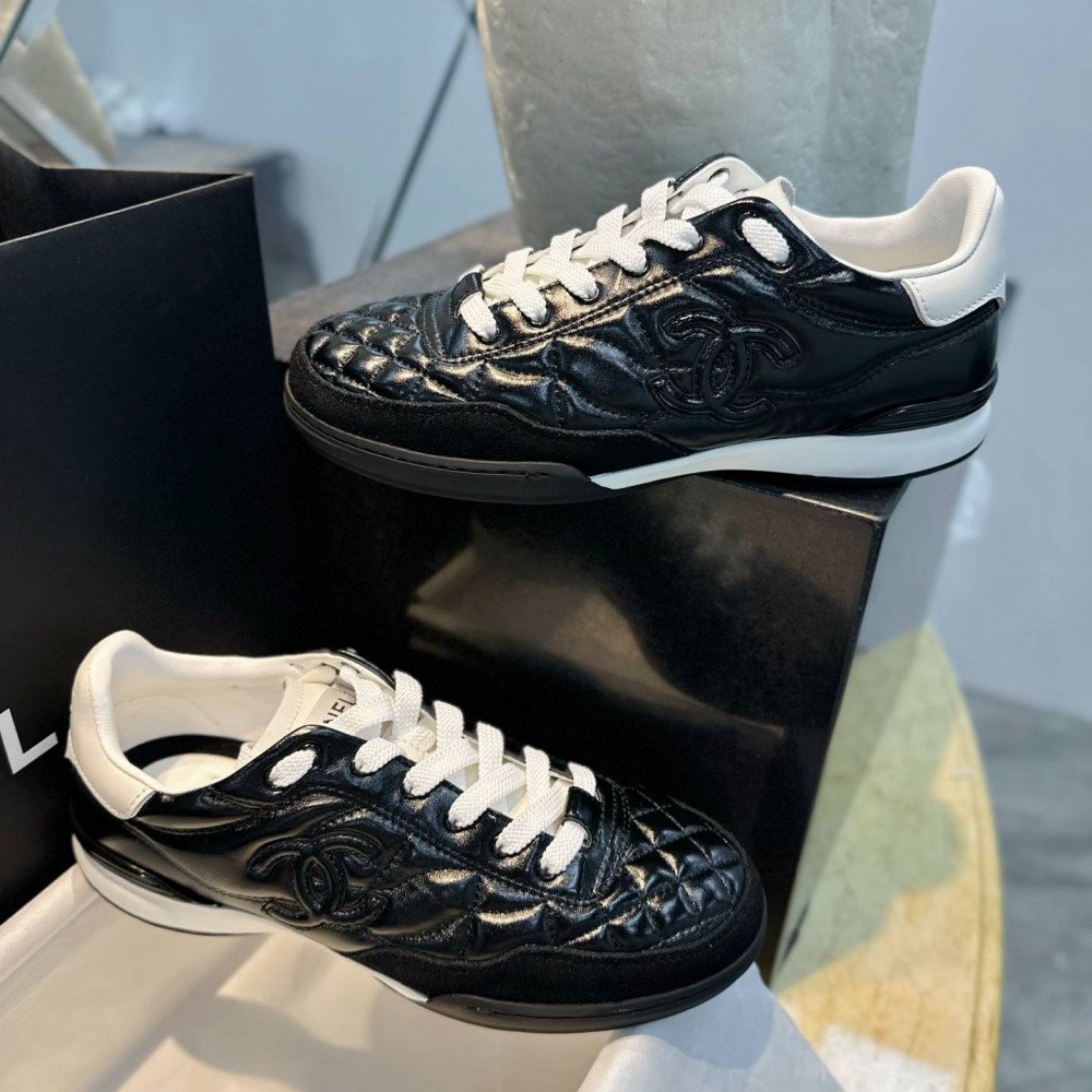 Sports shoes