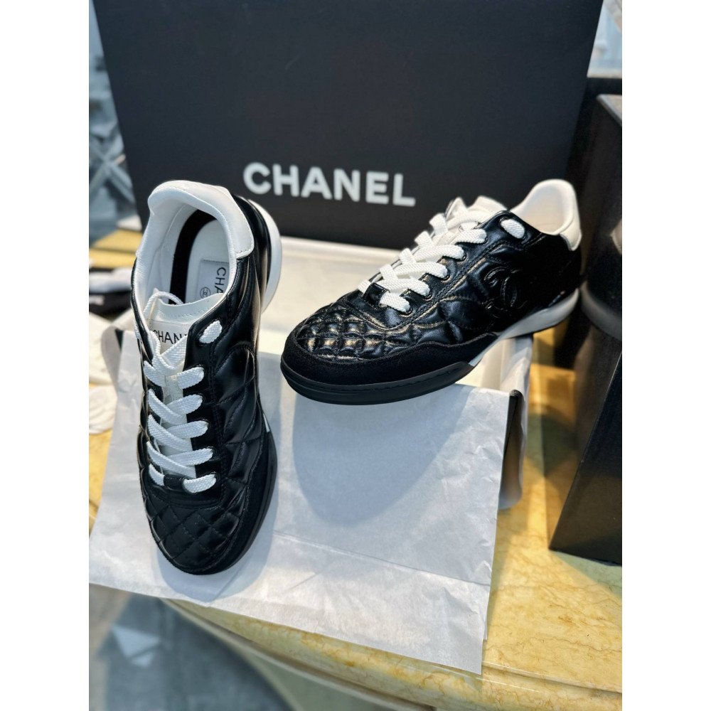 Sports shoes