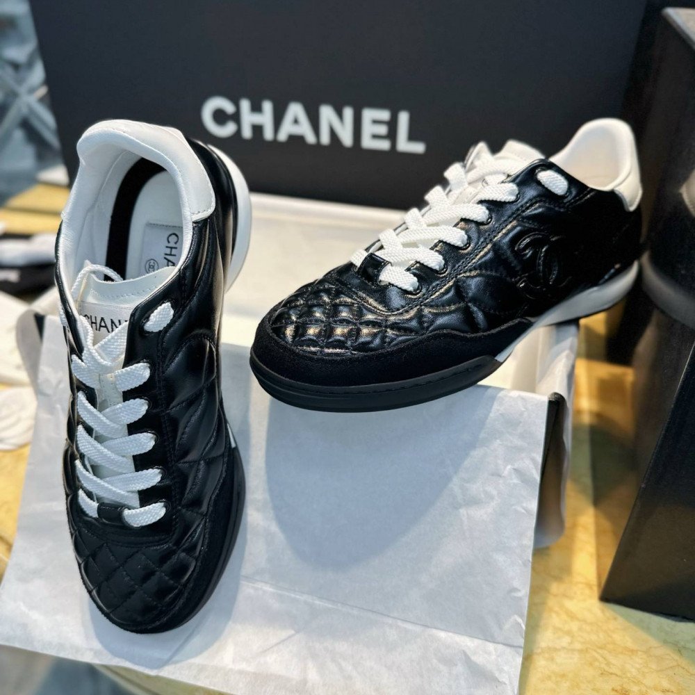 Sports shoes