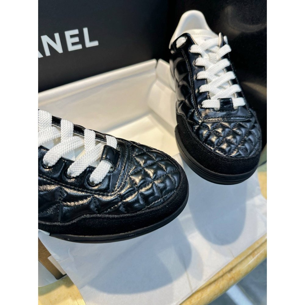 Sports shoes