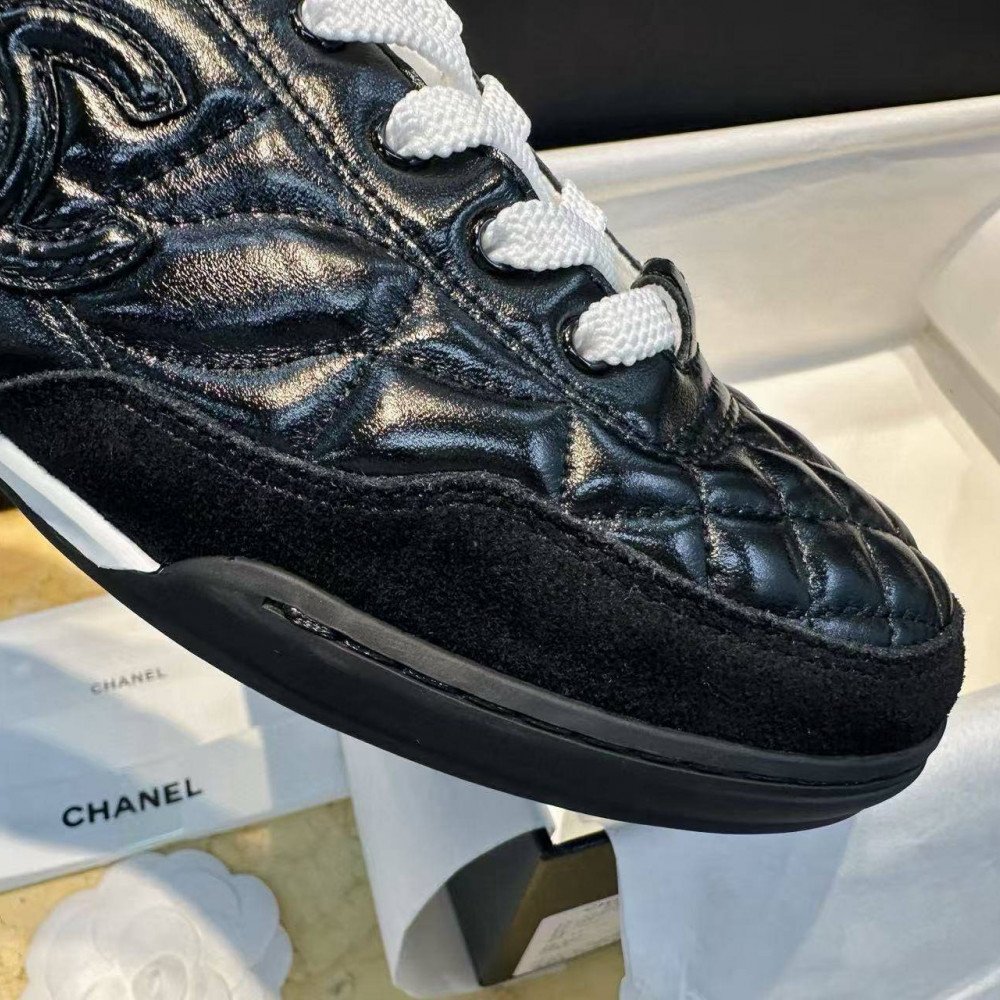 Sports shoes