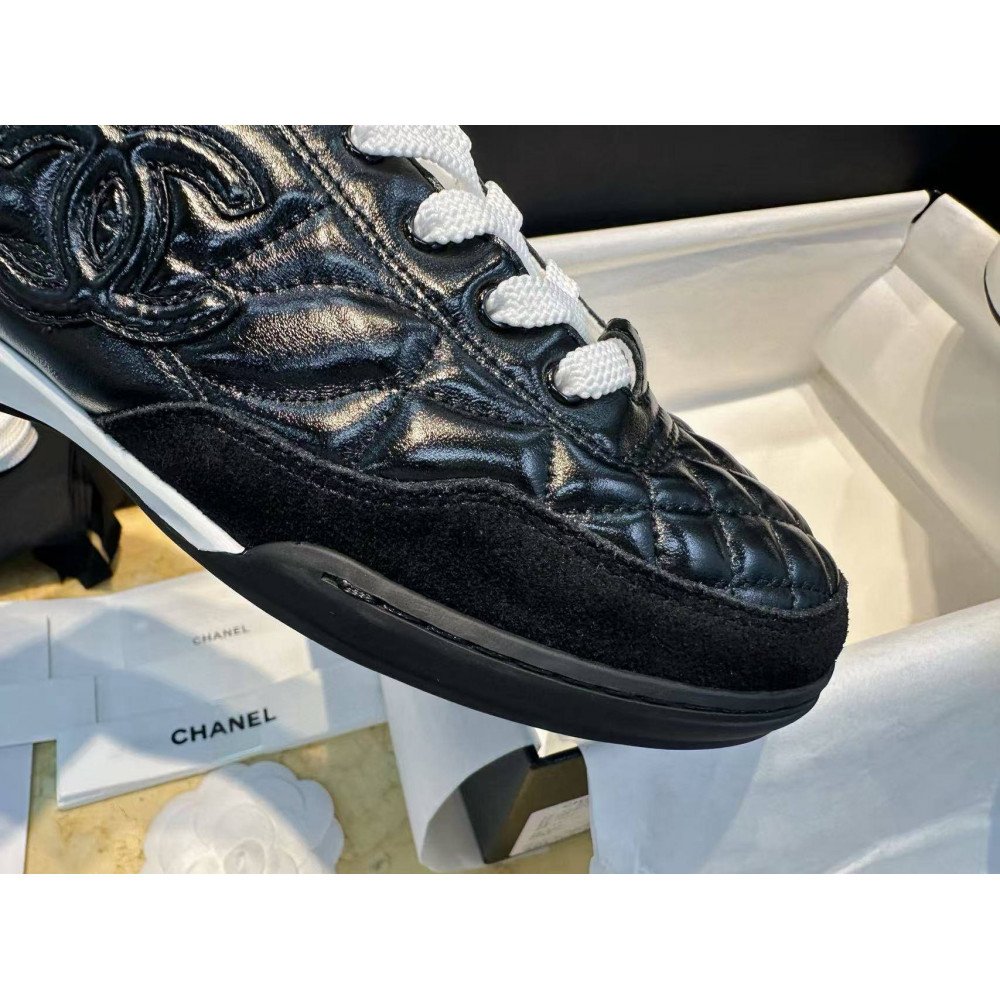 Sports shoes