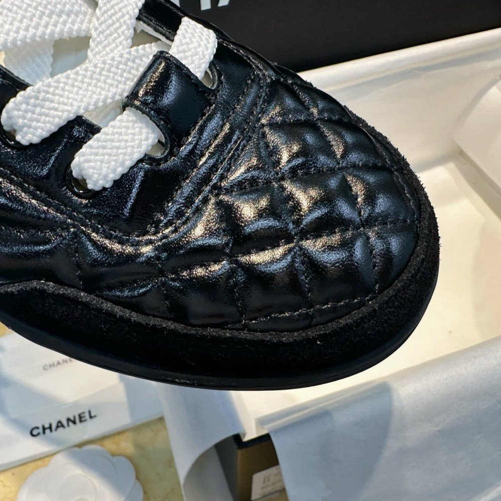 Sports shoes