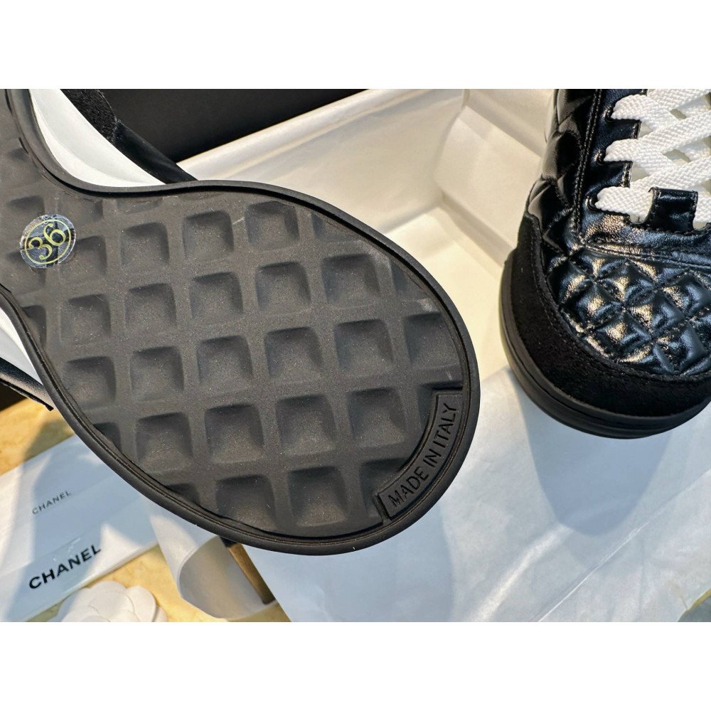 Sports shoes