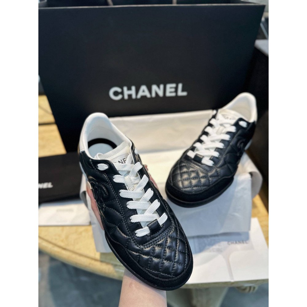 Sports shoes