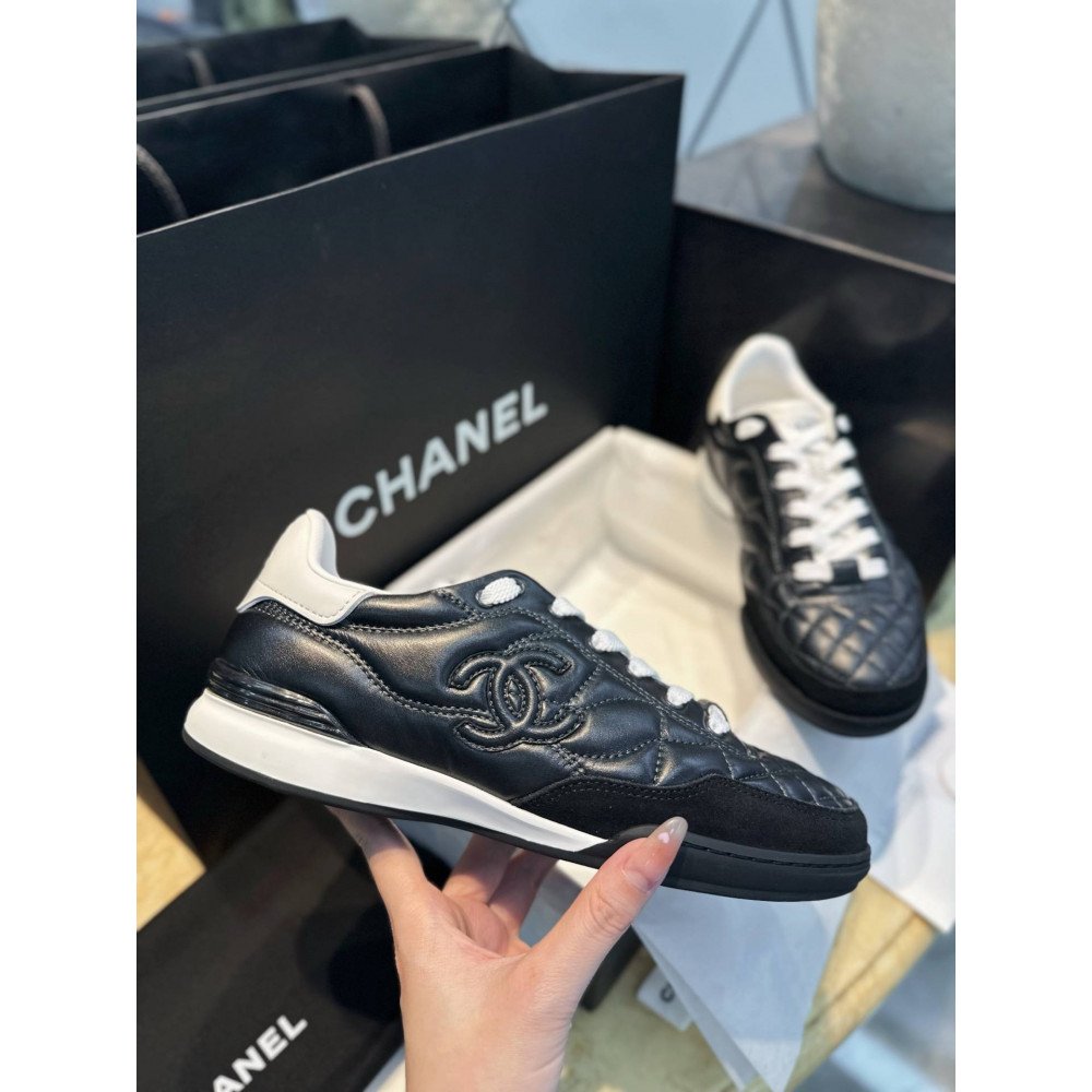Sports shoes
