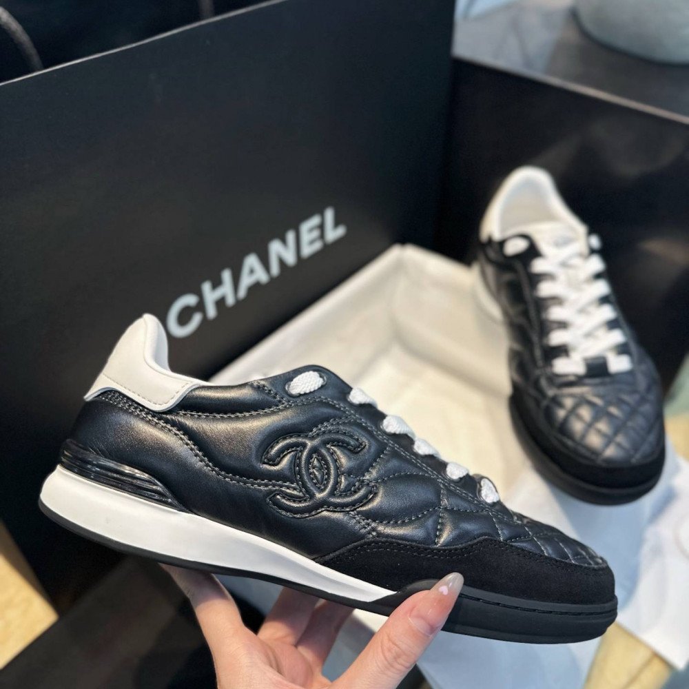 Sports shoes