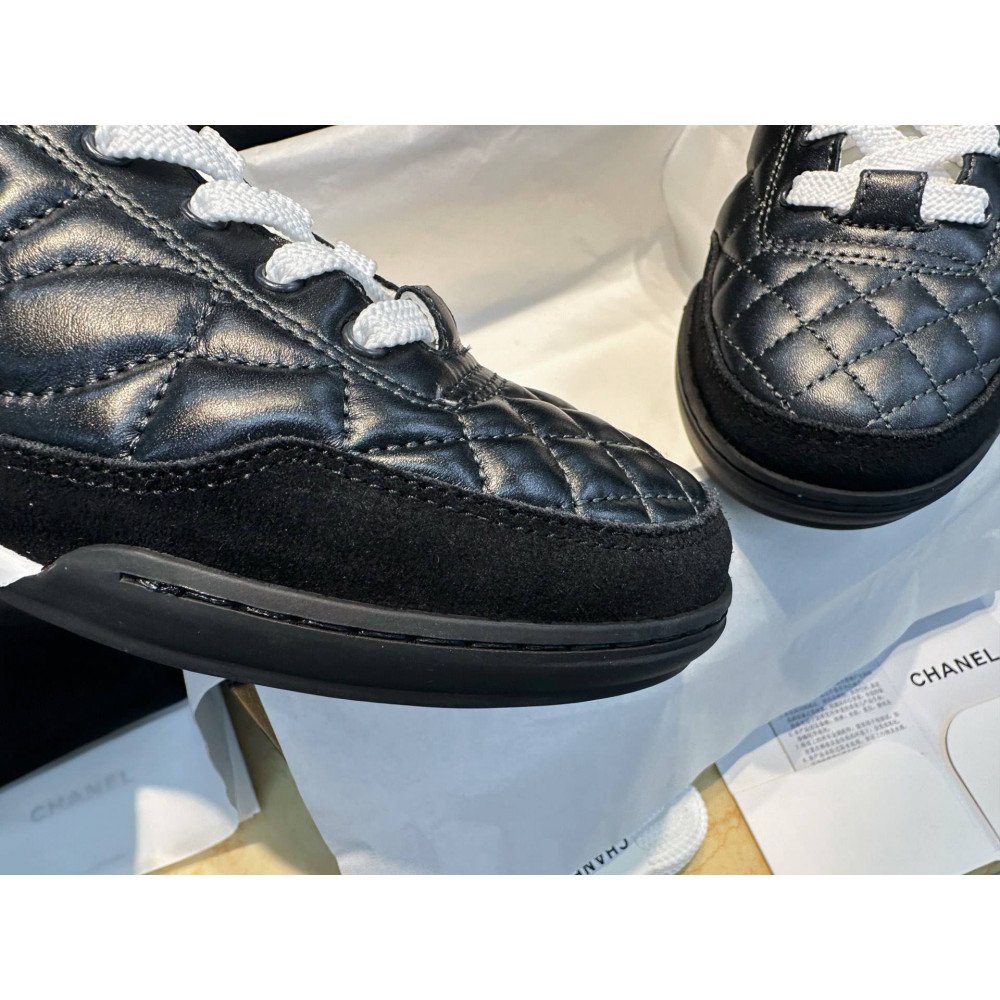 Sports shoes