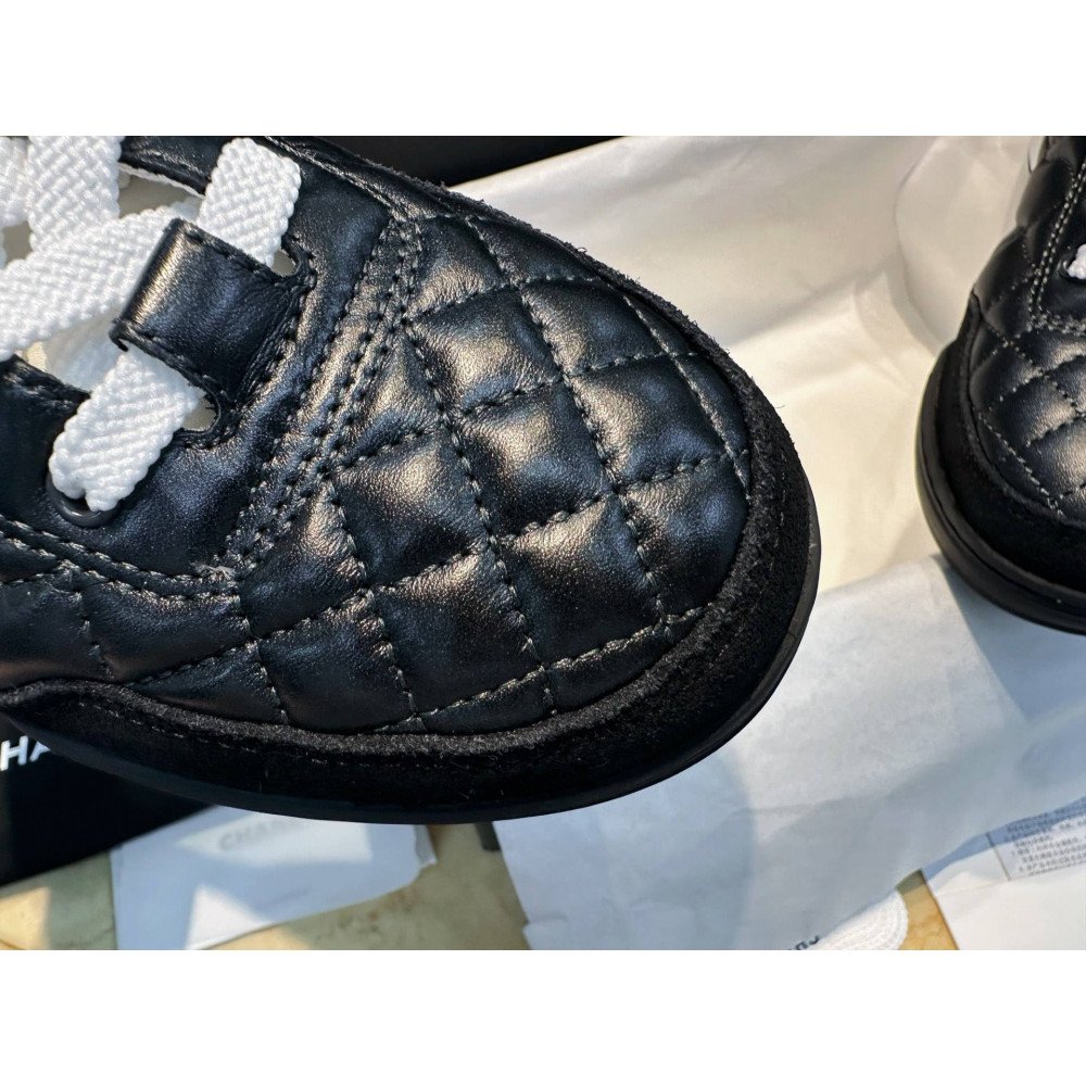 Sports shoes