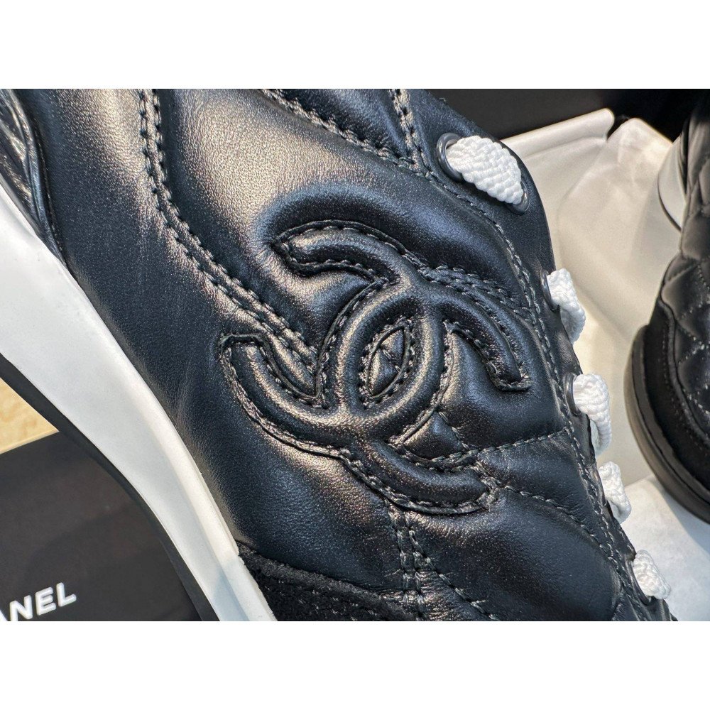 Sports shoes