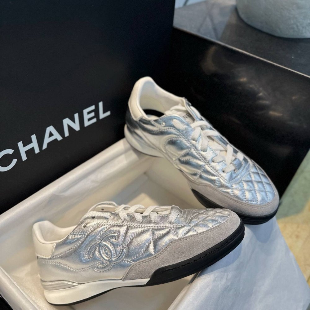 Sports shoes