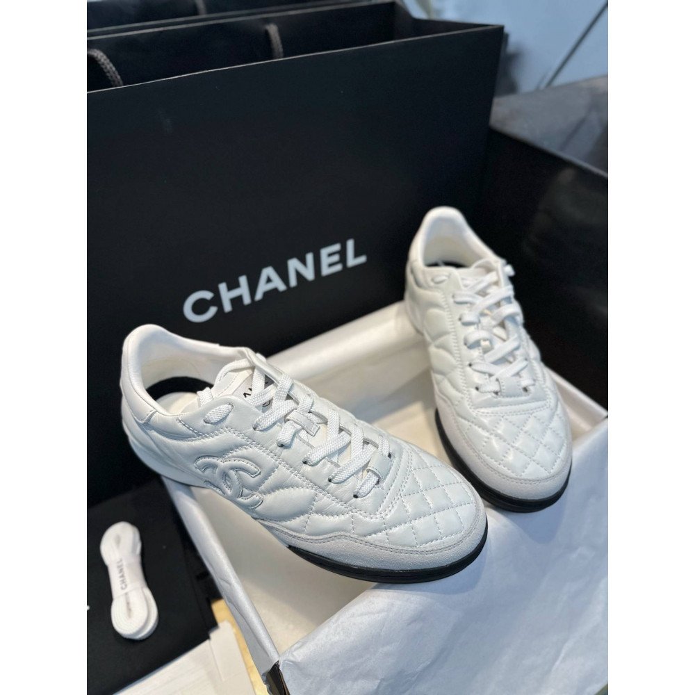 Sports shoes