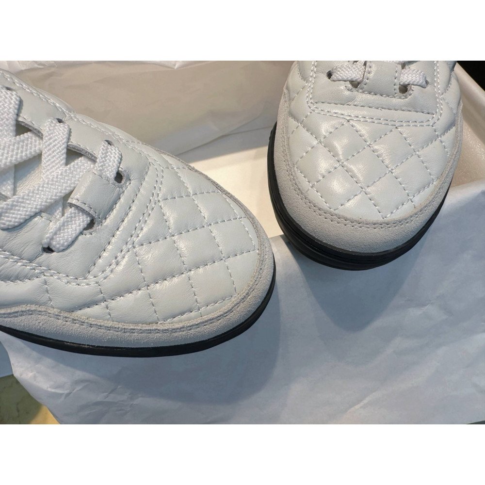 Sports shoes