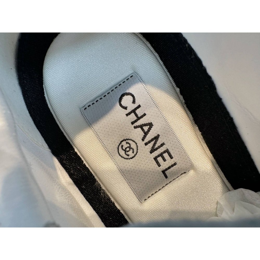 Sports shoes