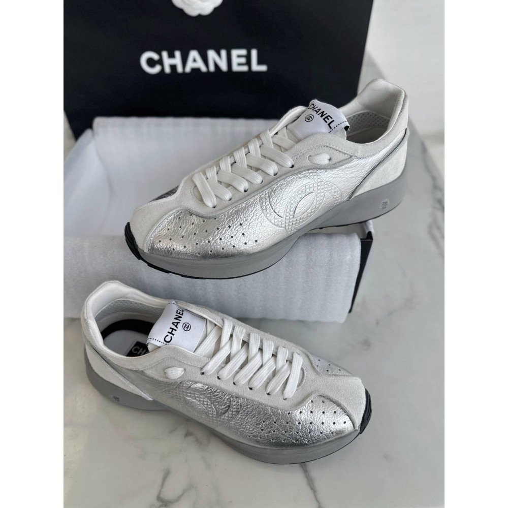 Sports shoes