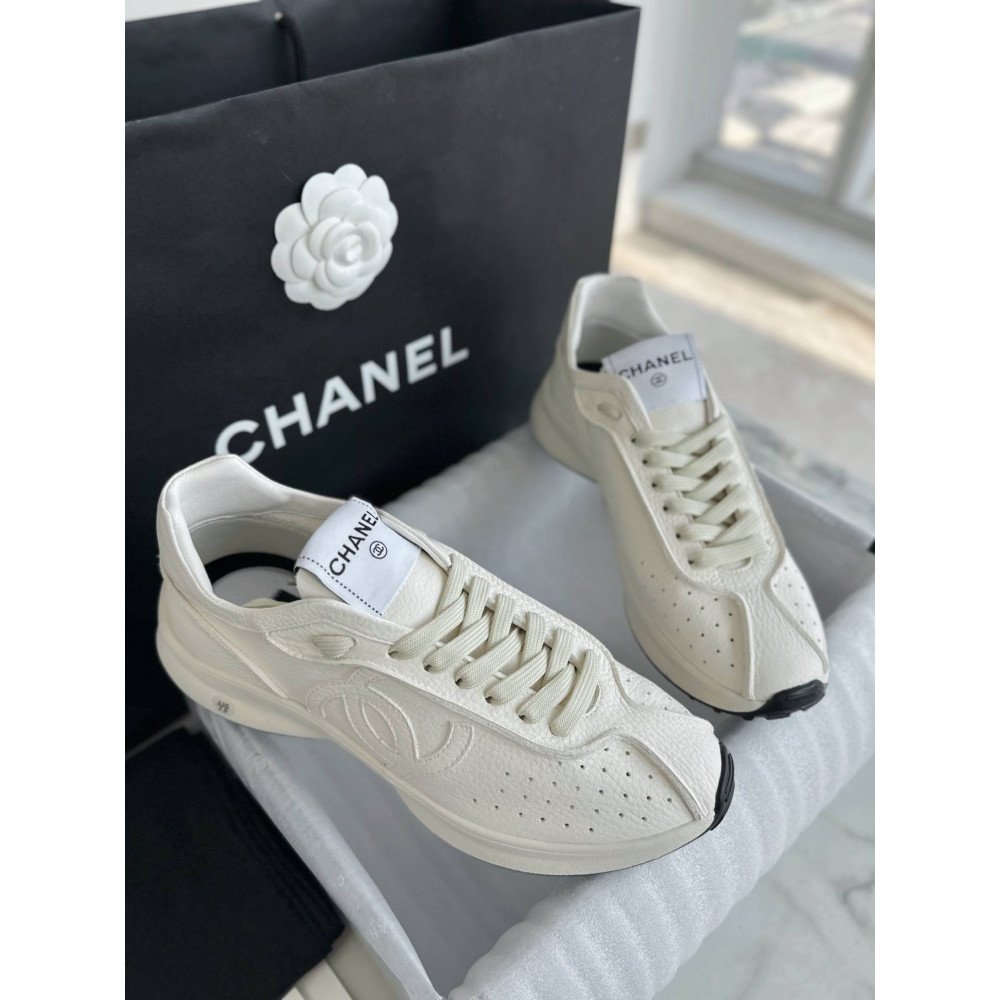Sports shoes