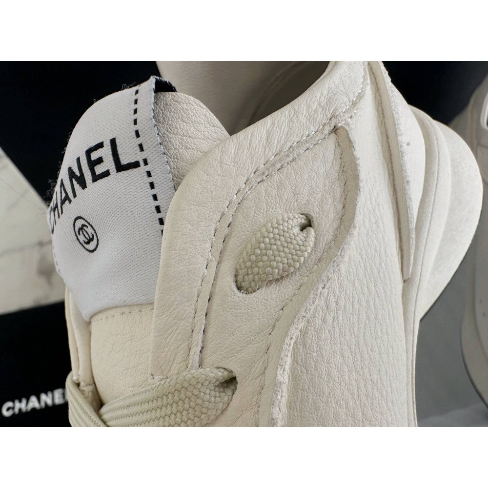 Sports shoes