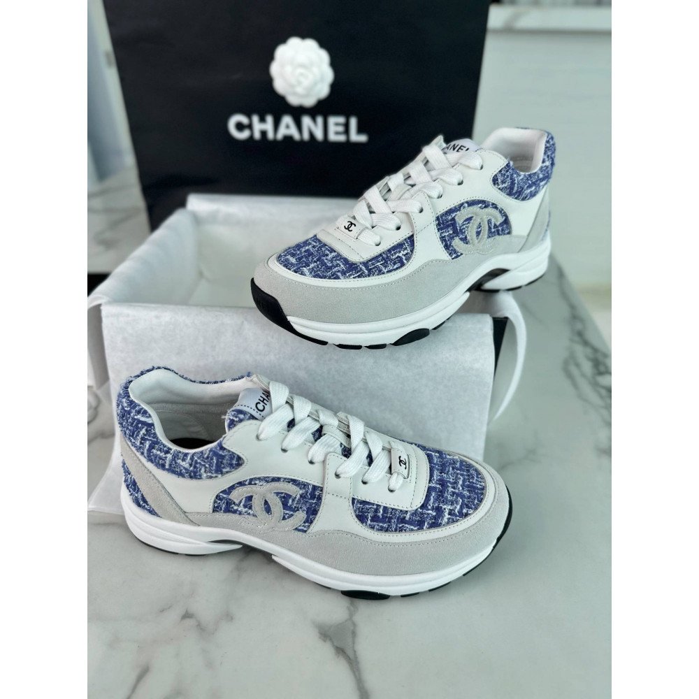 Sports shoes