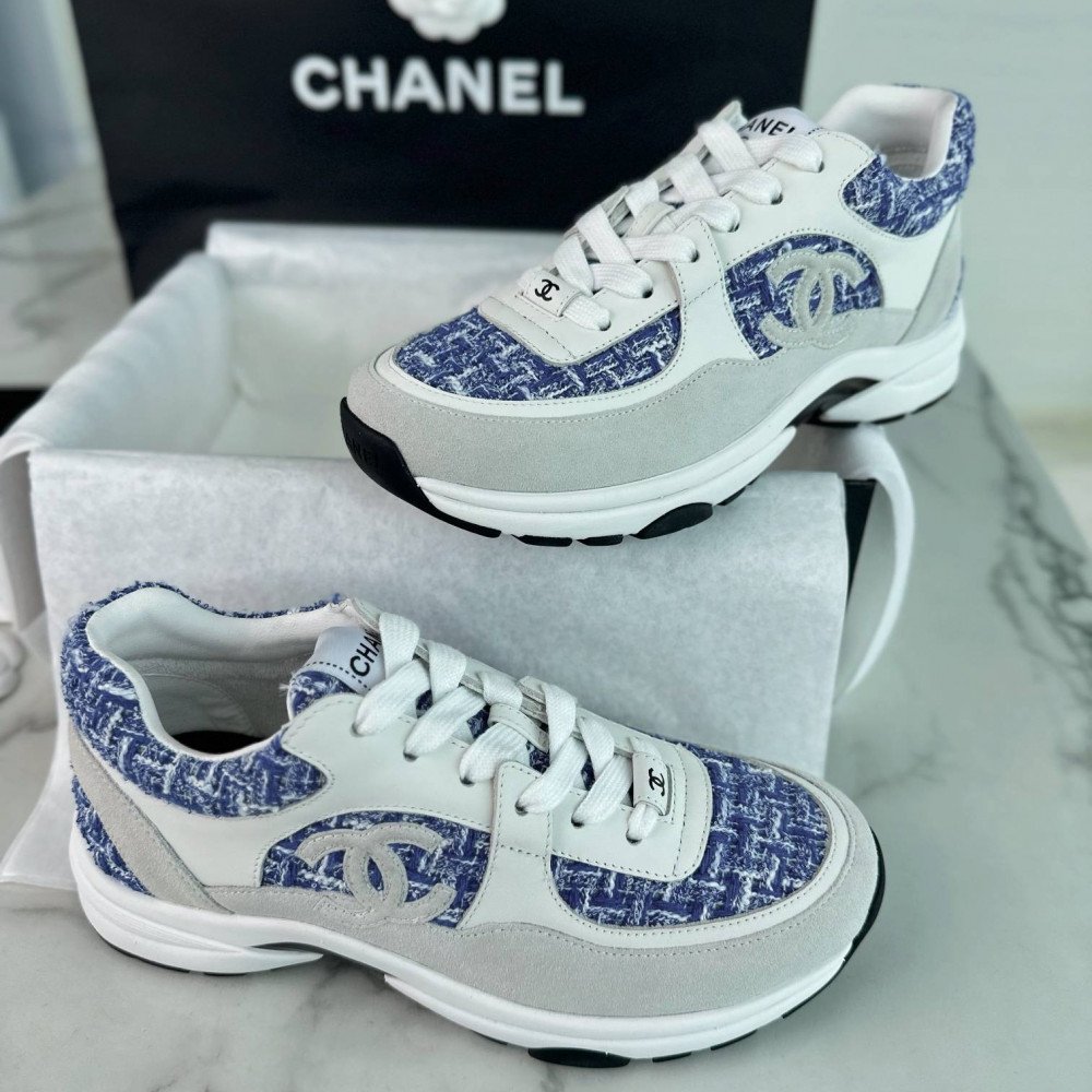 Sports shoes