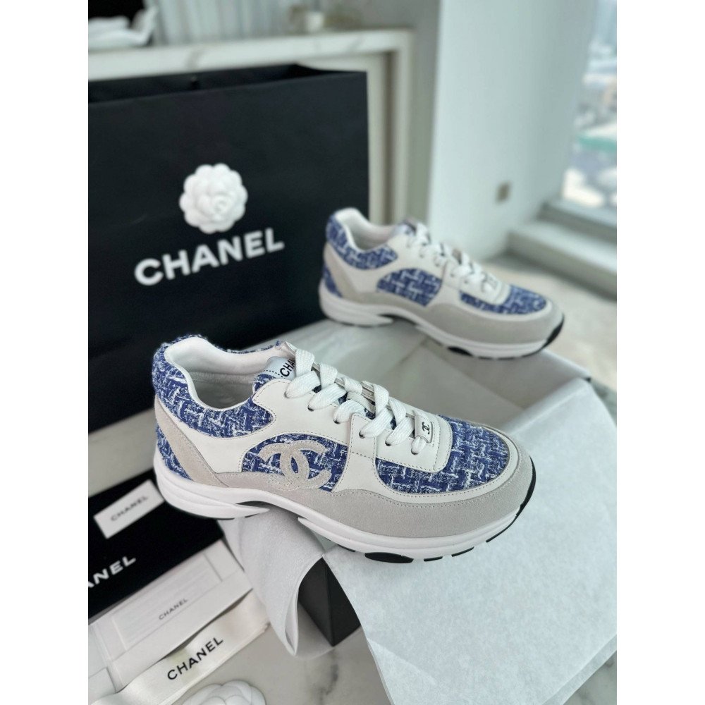 Sports shoes
