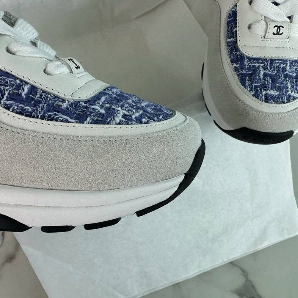 Sports shoes