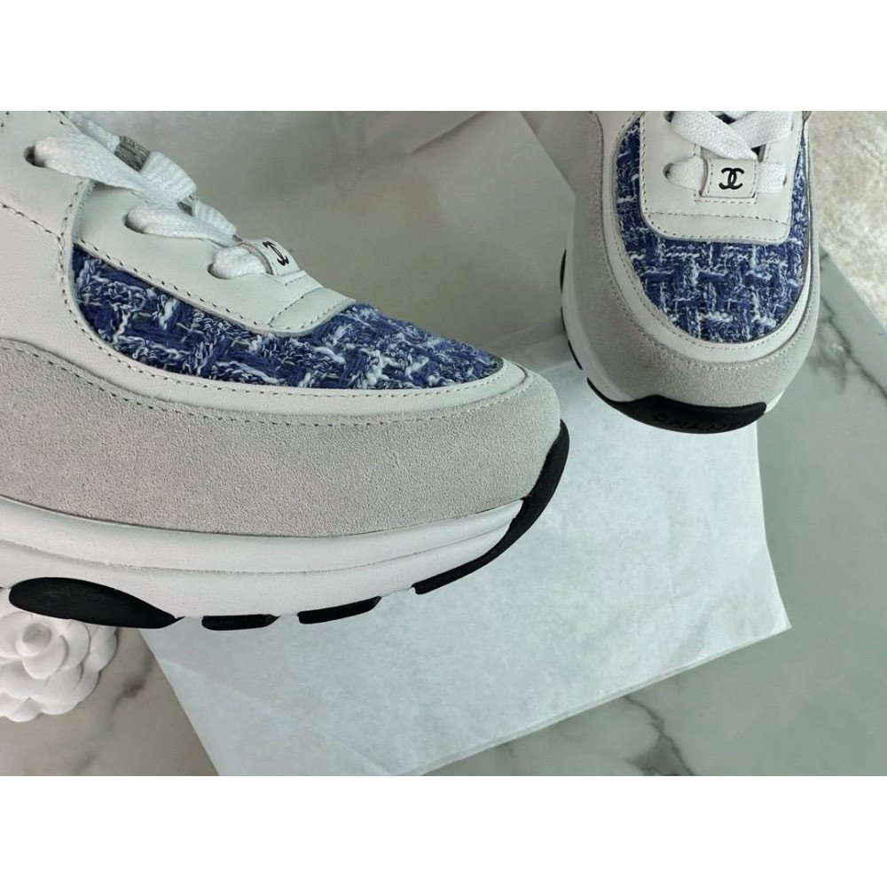 Sports shoes