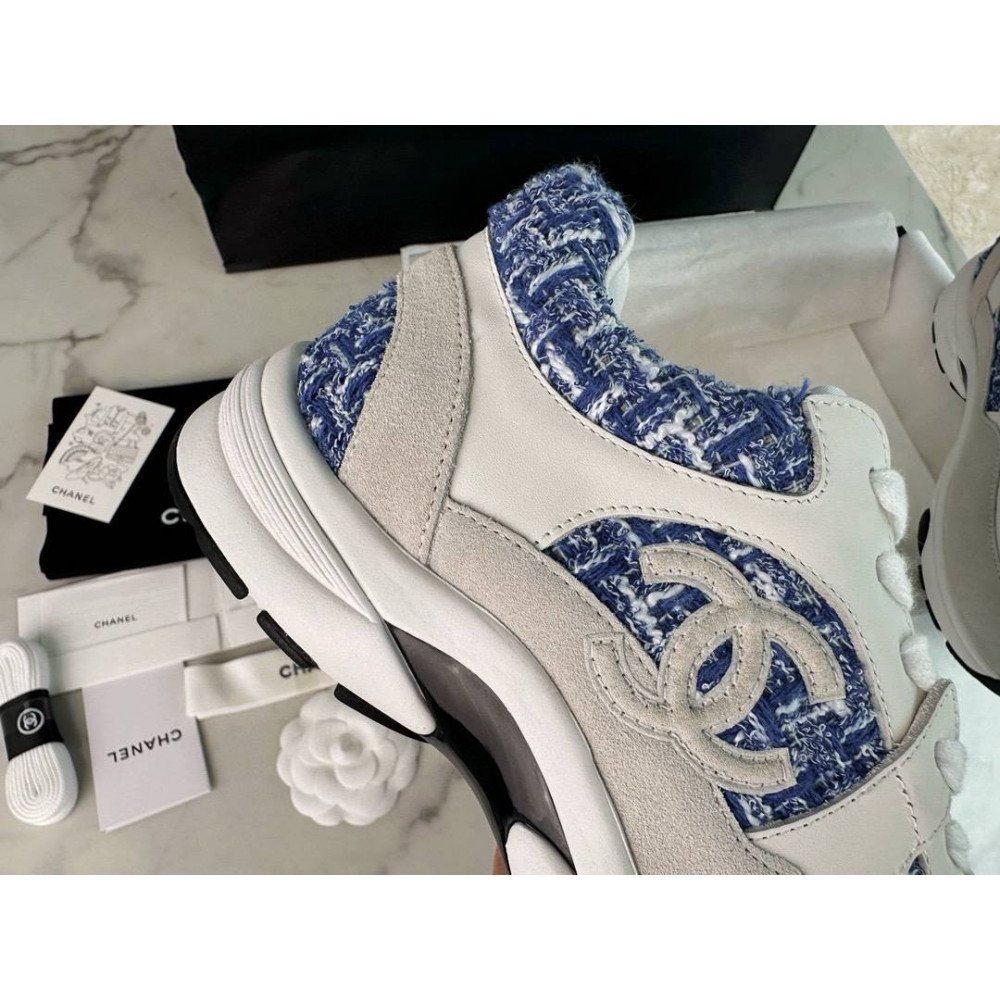 Sports shoes